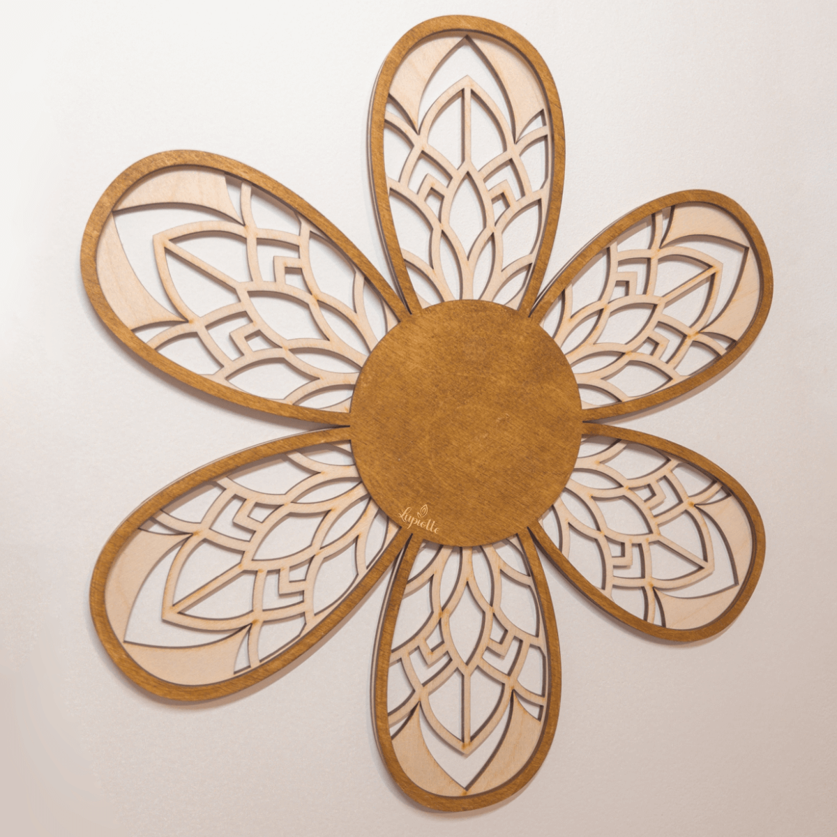 fleur au motif lotus ciré