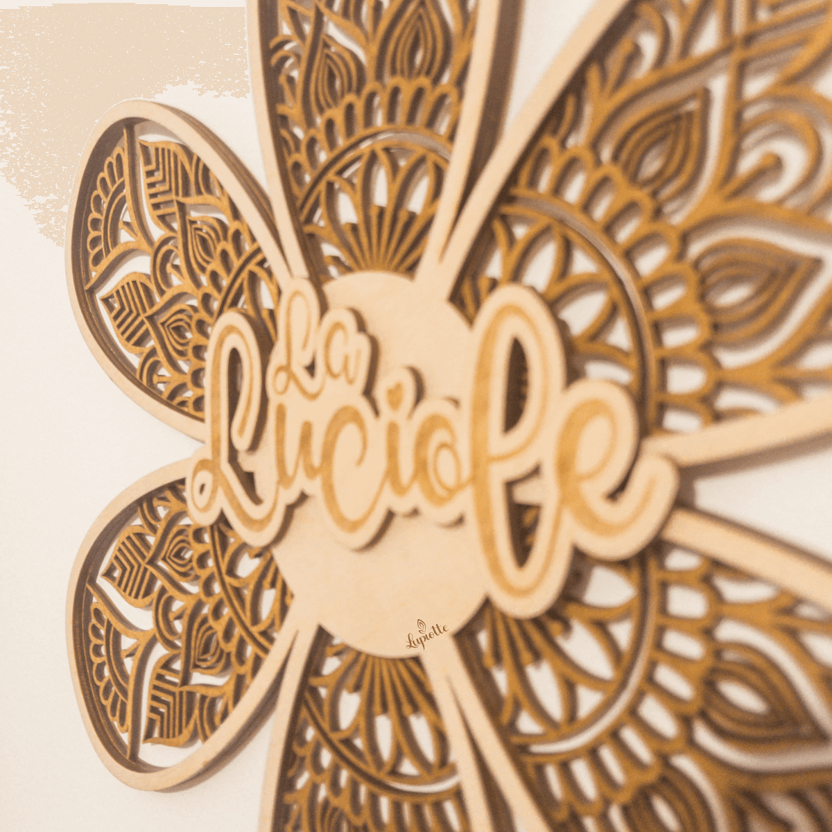 Fleur motif mandala ciré